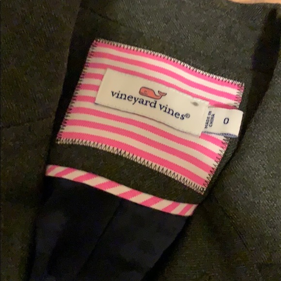 Vineyard vines suit jacket pockets & anchor button - Picture 7 of 16